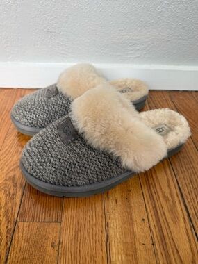 UGH Cozy Gray Knit Sheepskin Slippers Women’s Size 9
